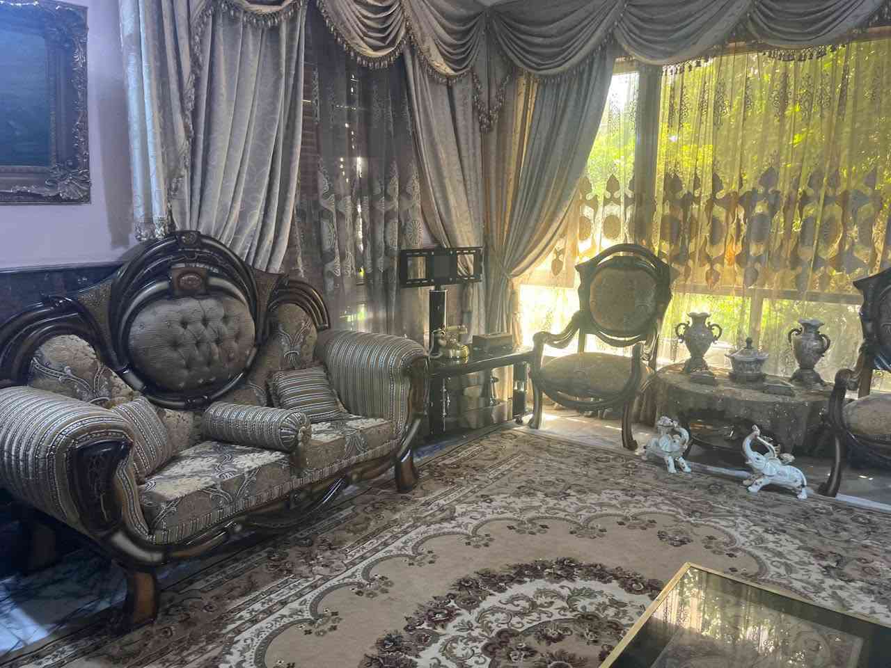 تخم قنفات للبيع معه طبلات و ميز تلفزيون و بوفية
***********
يحتوي على واتساب و رصيد
