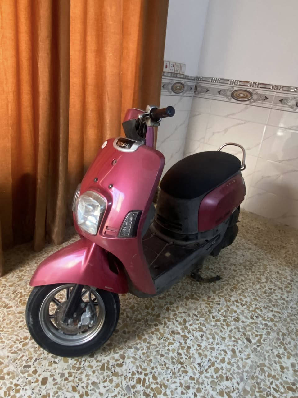 للبيع او مراوس ب ناما.       بوليس ورديه مكفوله عل بلاد برغي ممفتوح منه بيه ويل رياضي دراجه جديده وماستعمله هوايه السعر800وبيه مجال 
اتصال ***********
واتساب ***********
