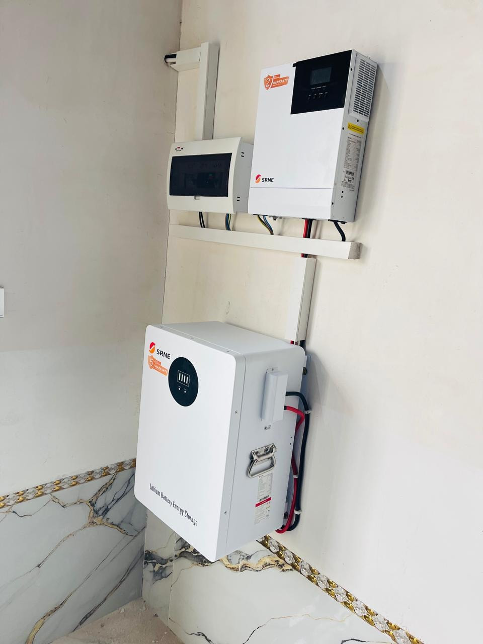 تم بفضل الله تجهيز وتنصيب  منظومة طاقة شمسية
#لمنزل_الأخ(#سيد_طه)
#الرياض
مكونات المنظومة:
🔵5  الواح ذات وجهين وكفاءة عالية
🔵 بطارية 7 كيلوواط Srne
 🔵انفيرتر  3.6 كيلوواط ماركة Srne

مكتب هاني شاكر السلطان للطاقة الشمسية 
الحويجة #ناحية الرياض
هاني   ***********
ظافر ‏ ‪0780 680 4046‬‏
رعد ‏  ‪0782 496 9996‬‏
