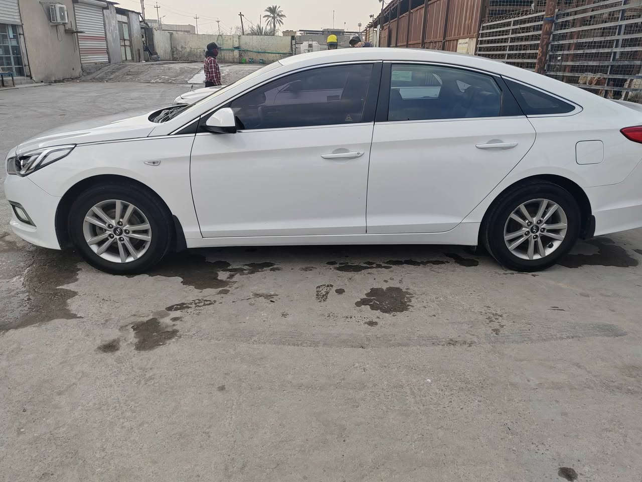 السلام عليكم سوناتا كارتون السياره جديده دخول جديد ادوات تبريد حداديه تخم تاير مكينه كير ويلات كله جديد رقم وسنويه شمالي حساسات خلفيه اي نقص ما بيها موديل 2017 غاز ابلاد كصه جنطه شاشه كامره العنوان البصره استفسار ***********
