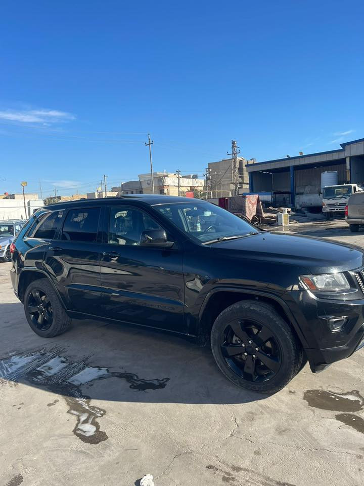 جيب گراند شيروكي (ادوات )موديل 2015 السياره جديده كلش جاهزة من حداديه گير محرك تبريد كلة كفاله وكفاله من الضربه والصبغ ماعدا مكان الكصة رقم اربيل طبق الاصل بيهة كلش مامبين فول مواصفات ١/١ كير طياره مكينة 6 سلندر 3600 وبالحقيقة احلى من الصور مكاني البصرة السعر (٩٠) الشراي يتصل ***********
