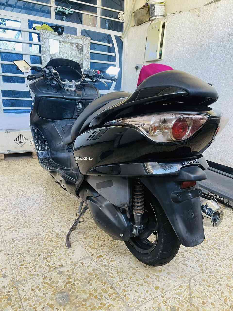 سلام عليكم فورزه 09 كرستال 8كير 4تحويلات سعره مليون و 200 كفاله عامه جيب فيتر و افحص  مكاني بغداد الحسينية ***********
