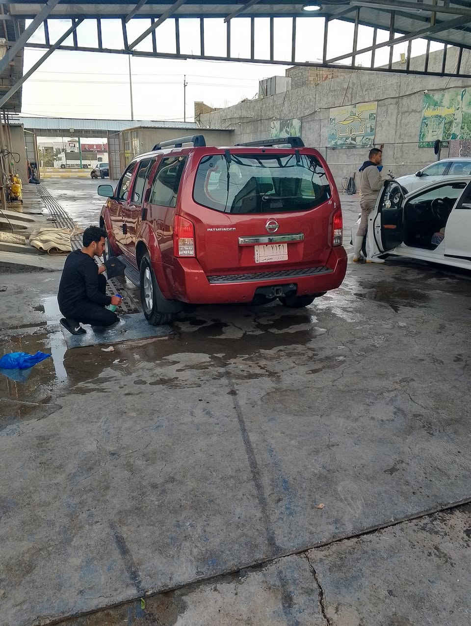 سلام عليكم للبيع او مراوس حسب القناعه نيسان بافندر 2009 رقم انبار الماني تحويل مباشر مكينه 6سلندر 7راكب سياره جديده مصبوغه احزام بدون ضرر مكينه وگير شرط صدر امامي وخلفي جديد تخم تاير جديد كهربائيات كلهه شغاله مكان الرمادي خمسه كيلو السعر 90ورقه رقم الهاتف ***********
