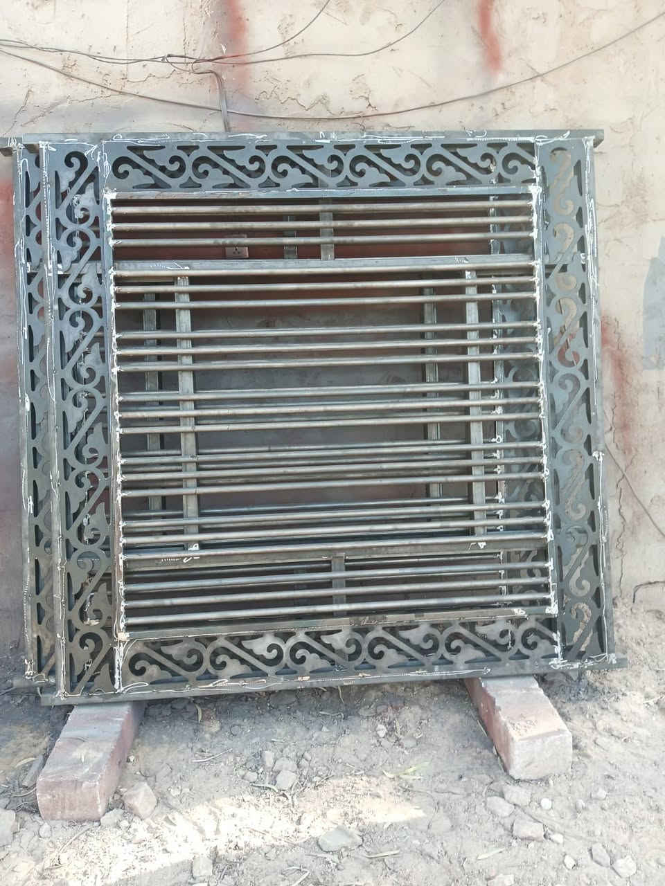 سلام عليكم مستعدين للعمل كافت انواع الحداده شغل نضيف اوحلو سعر المتر 2ملم شرط 70المتر اما 1اونص 60سعره المتر اما الباب بدون اضافه متر عليه سعر الباب ولشباج نفس الحساب مكان العمل نجف قريب نفق المختار رقم التلفون *********** يالله
