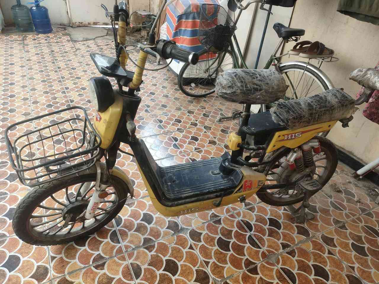 السلام عليكم 
دراجة شحن للبيع 
يرادلها تبديل بطاريات 
للاستفسار/ *********** او فيس بوك
