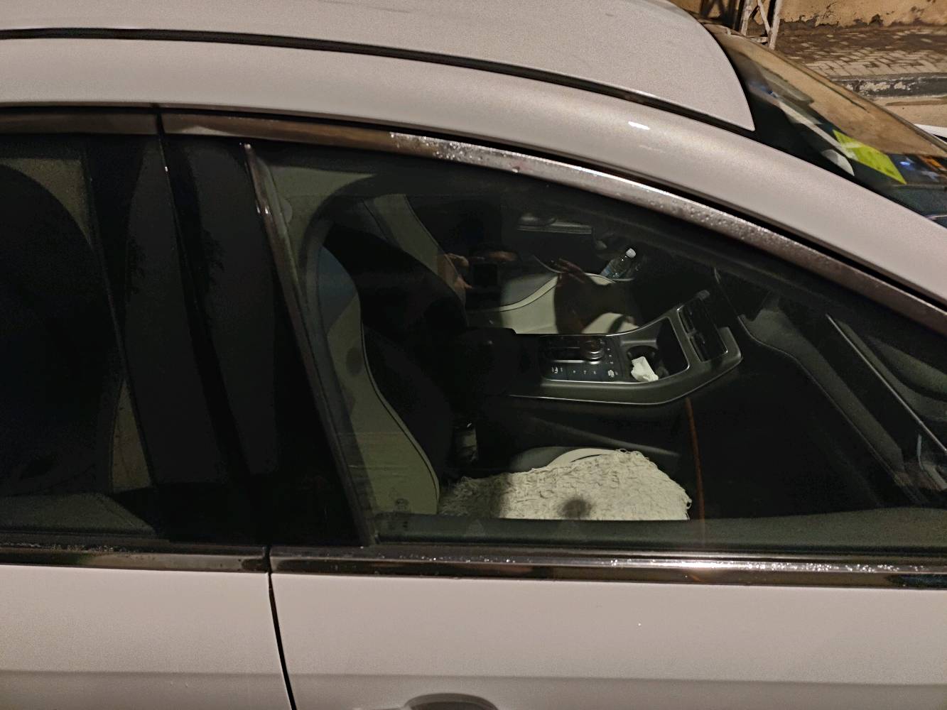 🚗 للبيع – BYD Destroyer موديل 2025 | أحدث إصدار | مواصفات فاخرة
إذا تبحث عن سيارة عصرية، اقتصادية، وتكنولوجيا متطورة…
BYD دستروير 2025 توفر لك القوة + الراحة + التوفير بنفس الوقت.
✨ المميزات:
✔️ تصميم رياضي حديث وجذاب
✔️ محرك هجين (بنزين + كهرباء) توفير عالي جداً بالوقود
✔️ صرفية ممتازة ومناسبة للمشاوير الطويلة داخل وخارج المدينة
✔️ شاشة وسطية كبيرة ونظام ذكي متكامل
✔️ كاميرات + حساسات أمامية وخلفية
✔️ داخلية فخمة ومقاعد مريحة
✔️ قيادة هادئة وسلسة
✔️ أمان عالي وأنظمة مساعدة للسائق
✔️ موديل حديث جداً – استعمال خفيف
🚘 سيارة نظيفة جداً وجاهزة للاستخدام مباشرة بدون أي مصاريف
مناسبة للعائلة أو الاستخدام اليومي أو حتى مشاوير العمل
📞 للتواصل والاستفسار: [***********
💰 السعر: [ 138  ورقة]