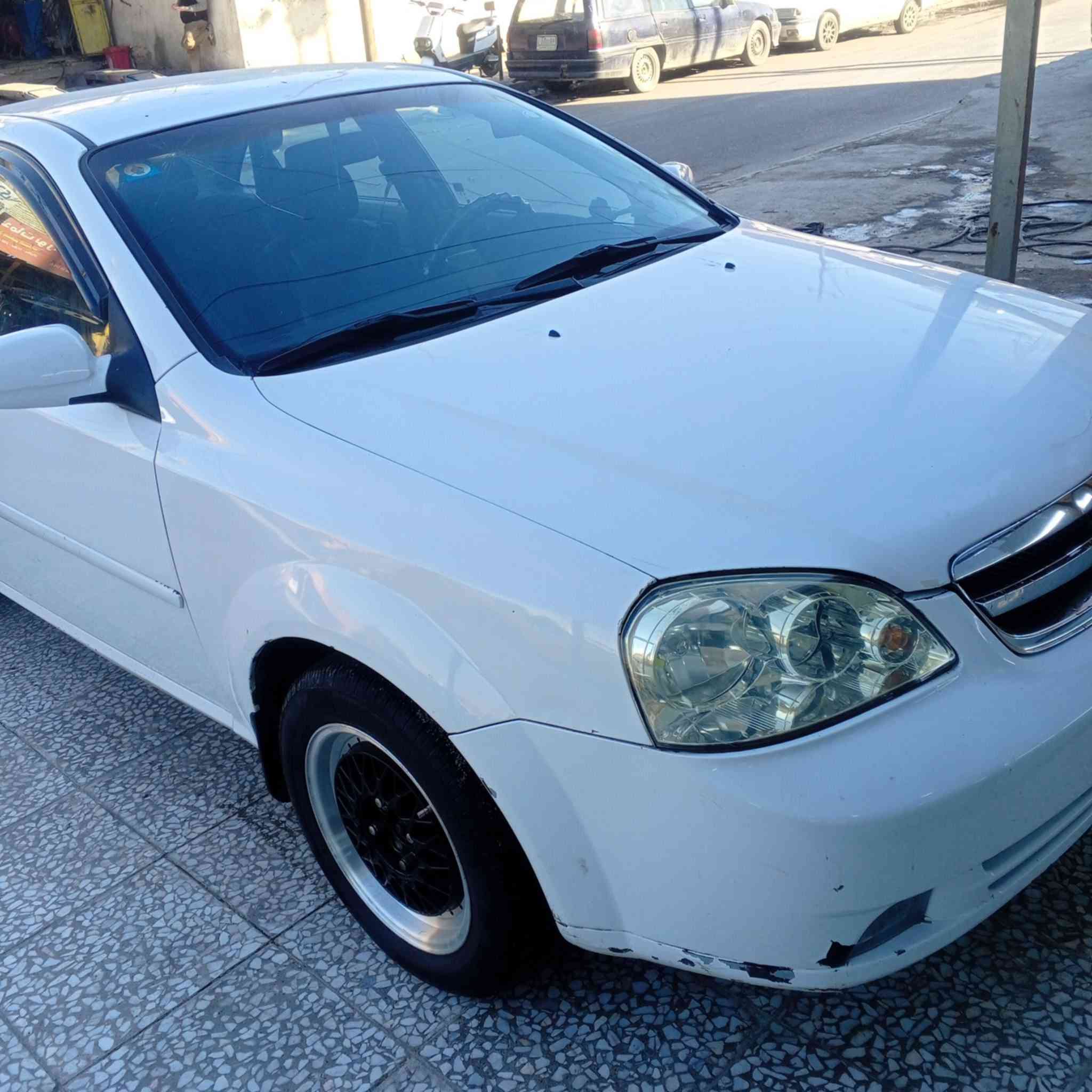 السلام عليكم سياره ابوبتره للبيع خصوصي سياره محرك وكير بلادي خير من الله اي نقص مابيه كامله مكمله تحويل ثاني يوم تخم تاير حديد ويل كب السياره كرهبائيات كامله كلشي شغال  بيه دوشمه كاعيه كشنات نضاف السياره مصبوغه حزام بدون ضربه قويه وبدون دواخل صدر امامي خلفي جديد مكاني بغداد الدوره وهذه رقمي***********
