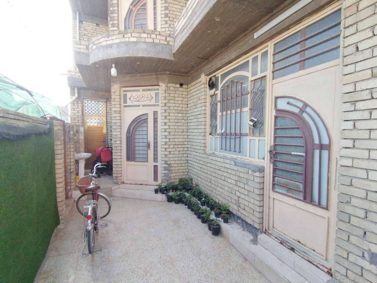 السلام عليكم....
عقار للبيع... المحموديه حي الرشيد 150 متر ركن واجهة ١٠م نزال ١٥م ...بالقرب من السايدين الجدد امام تانكي القعقاع  يحتوي على ثلاث غرف نوم ارضيه مرمر بناء جيد جدا طابقين مع سقيفه سندويج على كبر السطح الثاني للحفاظ على البيت من الأمطار والحراره للاستفسار ( ه‍ ***********//*********** )
