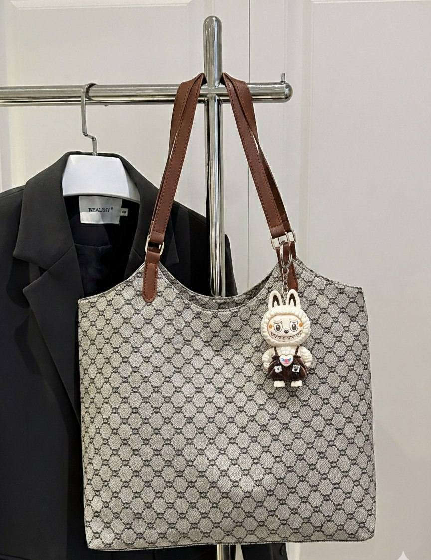 توت باك كيوت ✨
جودة عالية وموديل عصري نازك ❤️
الحجم:
الحجم 32X34Cm
مناسب لـ: الموظفات، الاستخدام اليومي، الطالبات، الماميات

السعر: 74 فقط ✅

الدرزن يحتوي على 12 قطعة
مخازن بغداد


**إذا كنت صاحب هذا الإعلان وتريد حذفه لأي سبب، رجاءا أرسل رسالة إلى الدعم الفني**