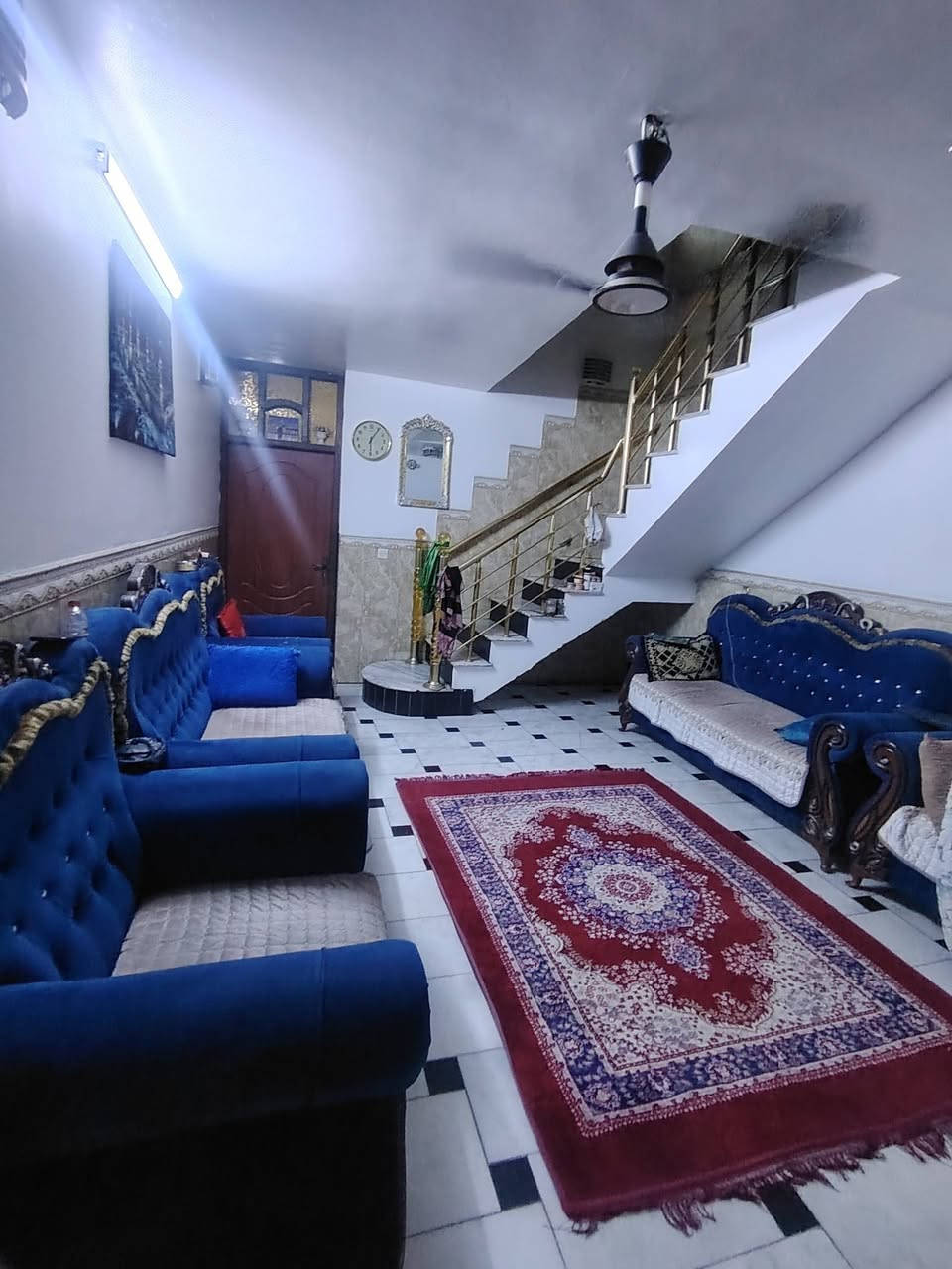 سلام عليكم
بيت البيع في شارع الاورفلي بل دربونه كوزمتك ميسم
مساحه 112.5 بناء 2016
الواجهة 4.5 نزال 25
الطابق الأرضي حوش وستقبال و صالتين و منور وترك وخدمات داخليه وخارجيه
الطابق الثاني يحتوي على غرفتين وخدمات
الاستفسار ***********
