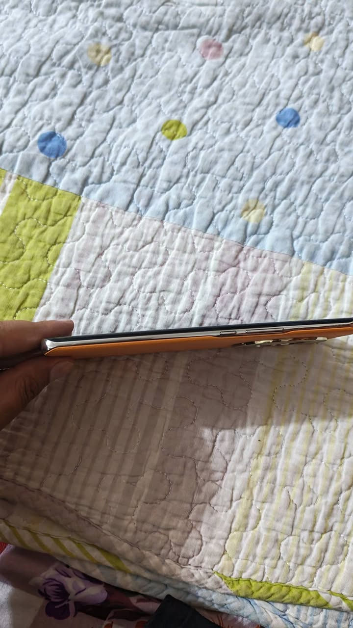 السلام عليكم شباب جهاز( honor x9b) ذاكره (256/12 )جهاز جدا نظيف مثل ما موضح بالصوره مع ملحقاته الكامله كارتونه وشاحنه سعره (225) الف وبيه مجال شباب هذا رقمي (***********) اليحب يتواصل ويايه اني بالخدمة مكاني (الكاظميه)
