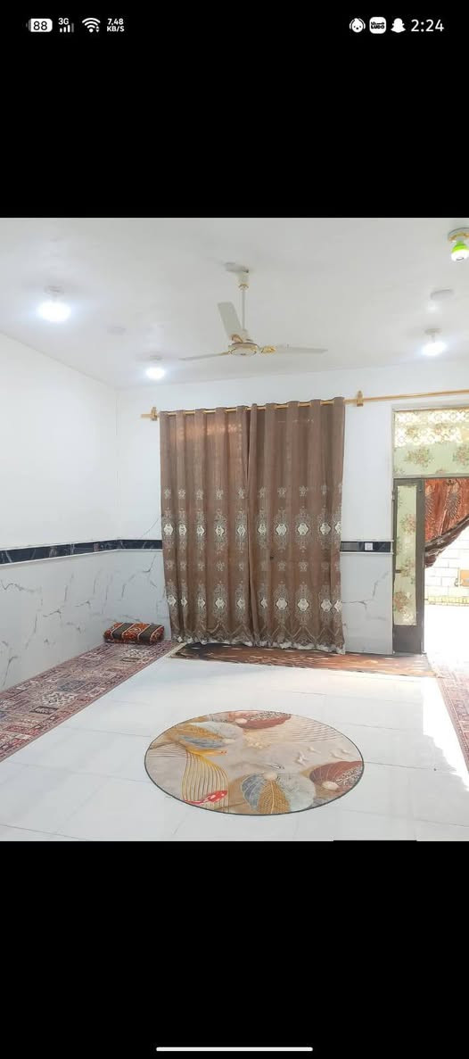 ياالله بيت زراعي للبيع منطقة دورسيدحمزه الاسكان الصناعي يحتوي على ثلاث غرف وصالة ستغبال مطبخ المساحه الكليه 350متربناءحديث السعر135بي مجال للشراي وتساب ***********

