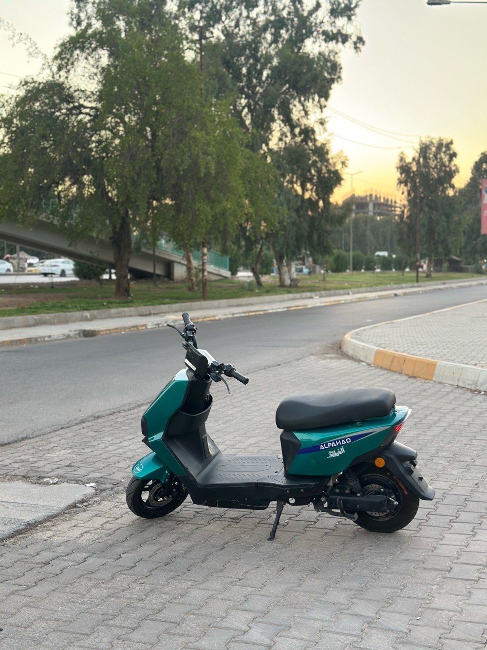 دراجة شحن كهربائية ام عيون
كاملة من كلشي 
يحتاج فقط ادامة بسيطة
بيها ثلاث انظمة سرعة
سويج بصمة تشغيل عن بعد 
نظام الرجوع للخلف
بطاريت عدد 6 ليثيوم
مكاني بغداد القادسية 
رقم الهاتف واتساب فقط
***********