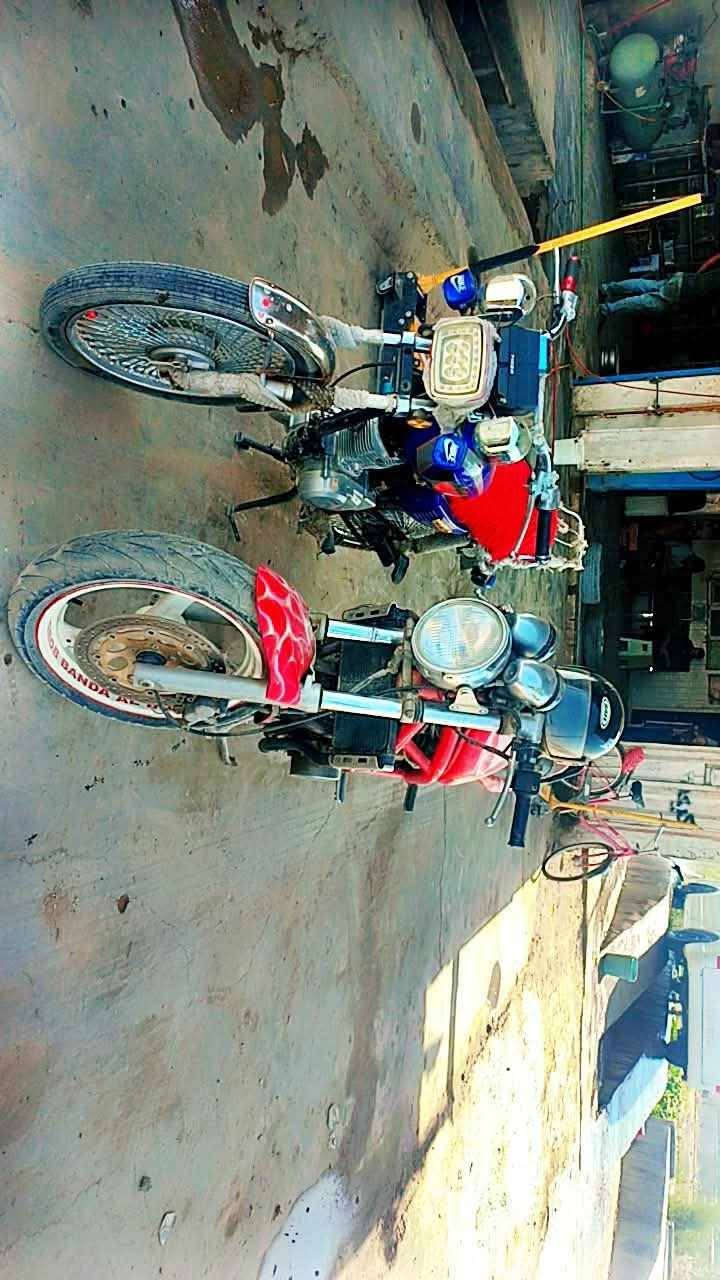 بطح باندة250cc للبيع 
باندة 250cc عادي 
كهربائيات كلهة شغالة 
محرك علي ادامة كاملة 
نقصهة الدراجة سلف او كابريتر مالتهة وصخة البطحة يرادلهة شكم شغلة بصيطة 
يرادلهة ترتيب ماعندي مكانية على تصليحة 
سعرهة #590$# مستعجل عليهة لئن محتاج 
مكاني بابل / مسيب


**إذا كنت صاحب هذا الإعلان وتريد حذفه لأي سبب، رجاءا أرسل رسالة إلى الدعم الفني**