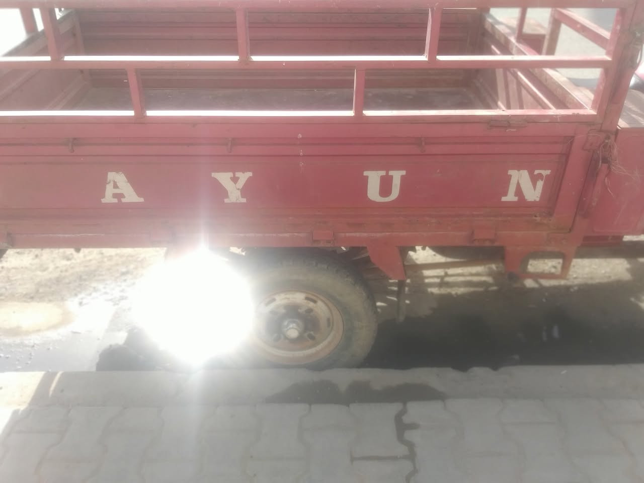 السلام عليكم ستوته للبيع جاهزه بوجك للشغل شاصي أوراق كامله ستوته نضيفه كدام العين السعر ٩٥٠ الف العنوان بغداد الشعله ***********
