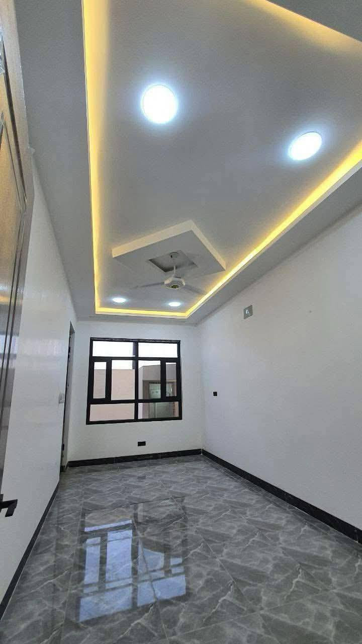 🛑 #عروض_مكتب_الساير
🛑 دار #للبيع في  مزارع زيونة
               مقابل دائره المرور.. 

🛑 مساحة الدار108) متر  🏠 . 

🛑 مساحة الواجهه  ( 6وربع ) متر 🏗.

🛑 خدمات كامله ماء 💧 وكهرباء ⚡ شارع تبليط 
       🛣 
🔴الدار طابقين

🔴الدار بناء حديث زيرو .. مجهز باحدث مواد البناء 

🛑 سند الدار جمعيه شمس نينوى معامله تمليك كامله(وصل بلديه) 📜 .

🛑 للاستفسار الاتصال على الأرقام التاليه :***********
***********
..........

🛑 عنوان المكتب موصل/ مزارع زيونة

🛑 نستقبل كافة عروضكم التجاريه والسكنيه والزراعيه 
      والجمعيات 
مزارع زيونة في الموصل
@إشارة
