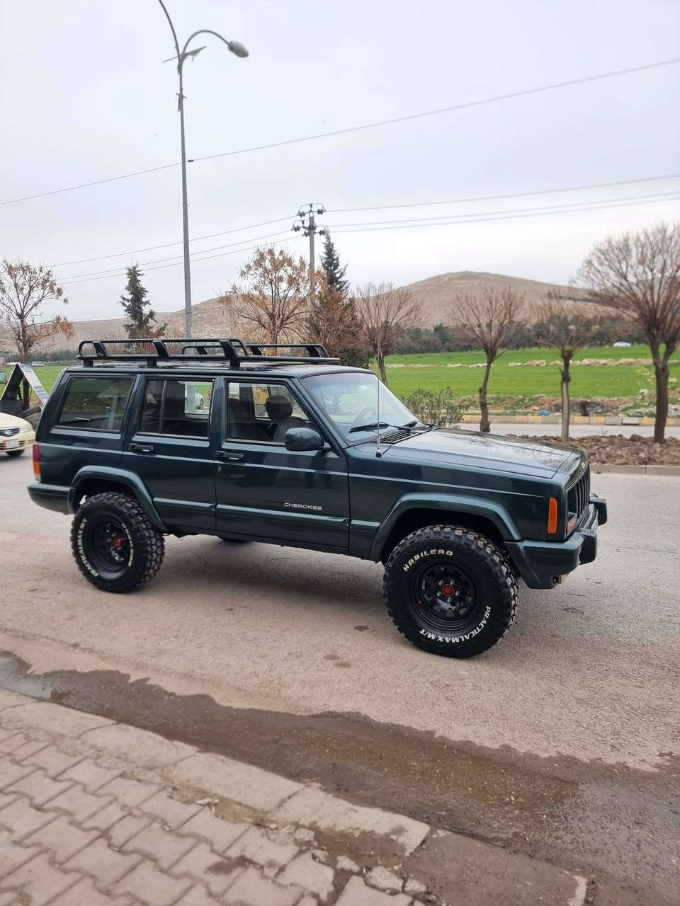 جیب مودێل 1999 سعر75$
نمونە لەجوانی وپاکی 
گێڕومەکینەواکسل دەبل اکسل کارەبایو تەبرید
هەمو شکی بەشەرت تایەی تازەیە سەنەوی تازەیە 
حزام بۆیاخە بۆجوانی سعری 75$
ناونیشان بازیان ***********
***********
