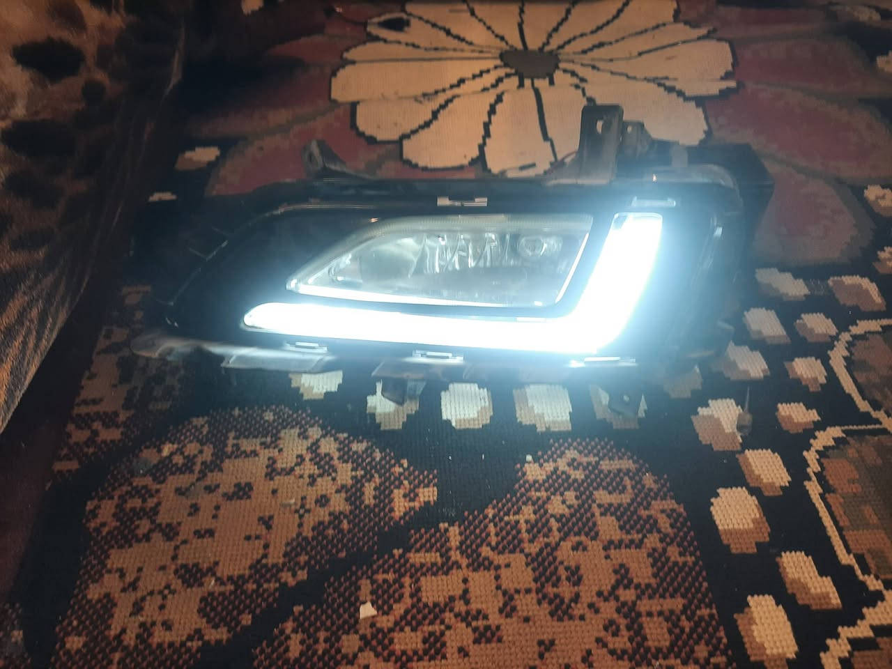 سلام عليكم 
بروجكت توسان من 14 الى18
شغال كدامك 
مع كلوبات هالوجين صفر 
السعر بلاش 40 الف 
للستفسار
***********
موجود واتساب
