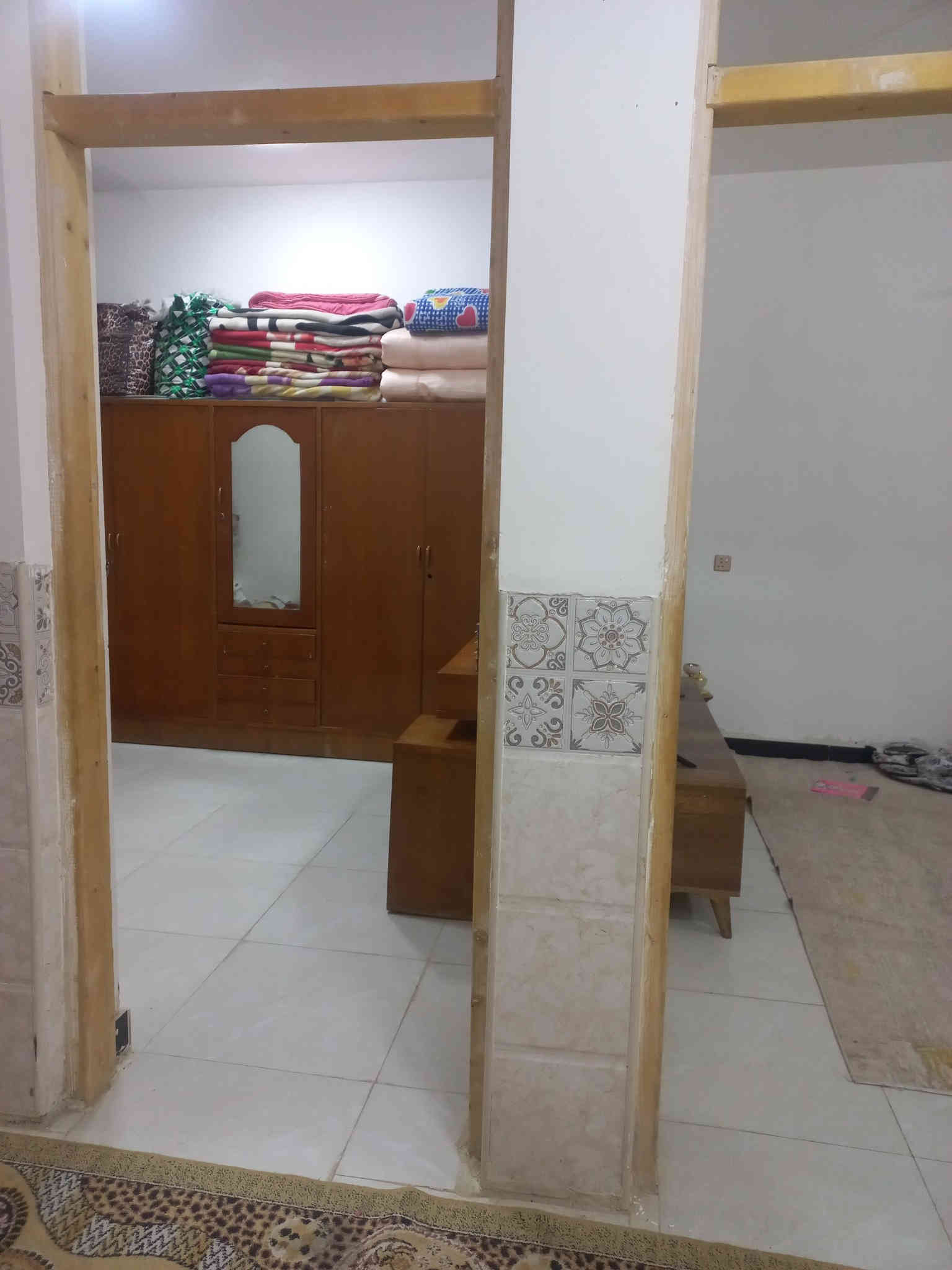 بسم الله الرحمن الرحيم الدار للبيع المساحه 100مربع الواجهه ٧
النزال 15 بناء جديد طابق واحد منطقة السريدات الجديده بل المربع الثالث نهايه شارع منصور الرقم***********
