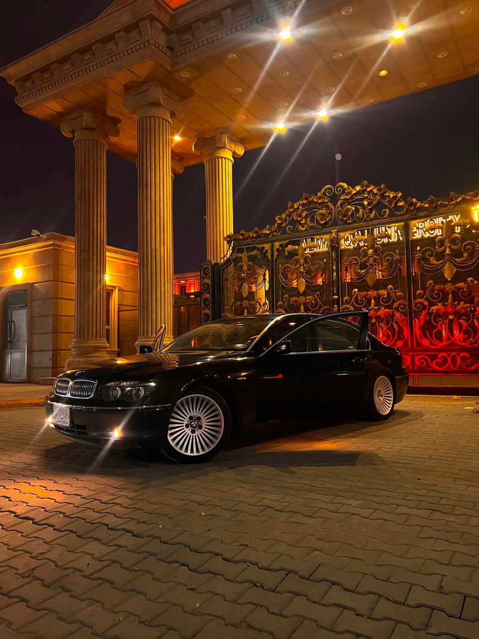 سلام عليكم
باخره 745Li V8 4500
موديل 2002
باب طويل 
لون اسود. 
رقم بصره تحويل ثاني يوم. 
5 بردات جنطه شفط 
بيبان السياره شفط. 
داخلية ستيرن تحكم كهرباء 
غرفتها داخل اسود كشنات جلد كهرباء وتبريد وتدفئة وميموري وخزن وضعيات. 
زراكات لايت امامي. 
تخم تاير جديد. 
حساسات امامي وخلفي. 
ولجنايه يعرفون مواصفات Li 
 مكان السياره بصره معقل. 
سعر السياره. 135$
رقم الهاتف. ***********
