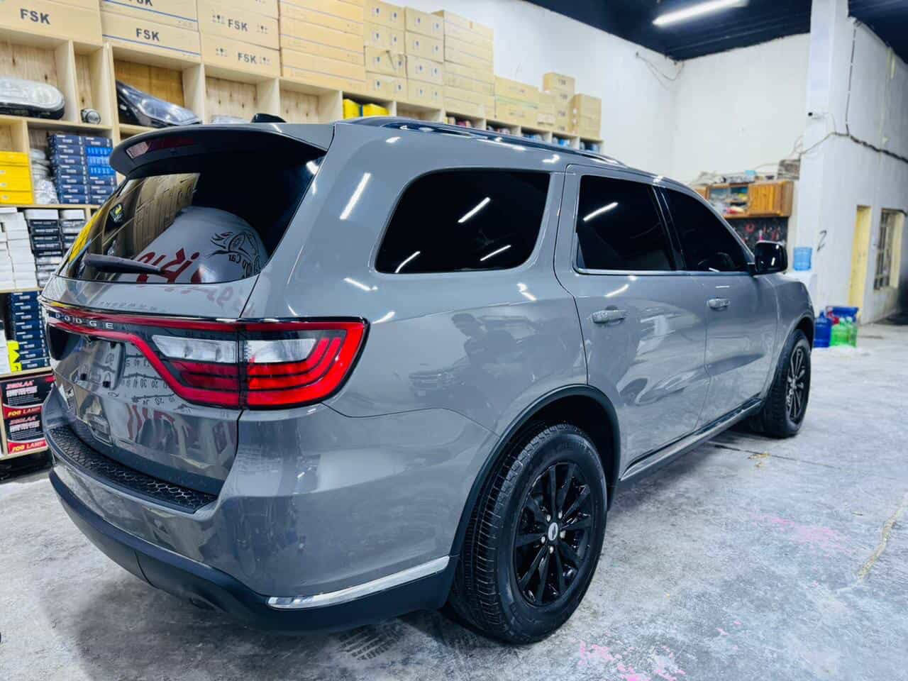 دوج دورنكو  2023 SXT PLUS رقم بغداد بسمي
( مداور مباشر ) 
( الحادث فقط بارد )
 ( بجم مقفل راديرات الشركه بلادي ) 
بصمة تشغيل 
بصمة ابواب 
وضعيات قيادة (eco) (sport) 
شفتات ستيرن 
هيتر مري
كشن كهرباء
حساس خلفي
كامرا 360 
ويل 20 گروم 
اوتو ستوب توقف ذاتي 
مكان السياره بابل 
للاستفسار/ ***********
