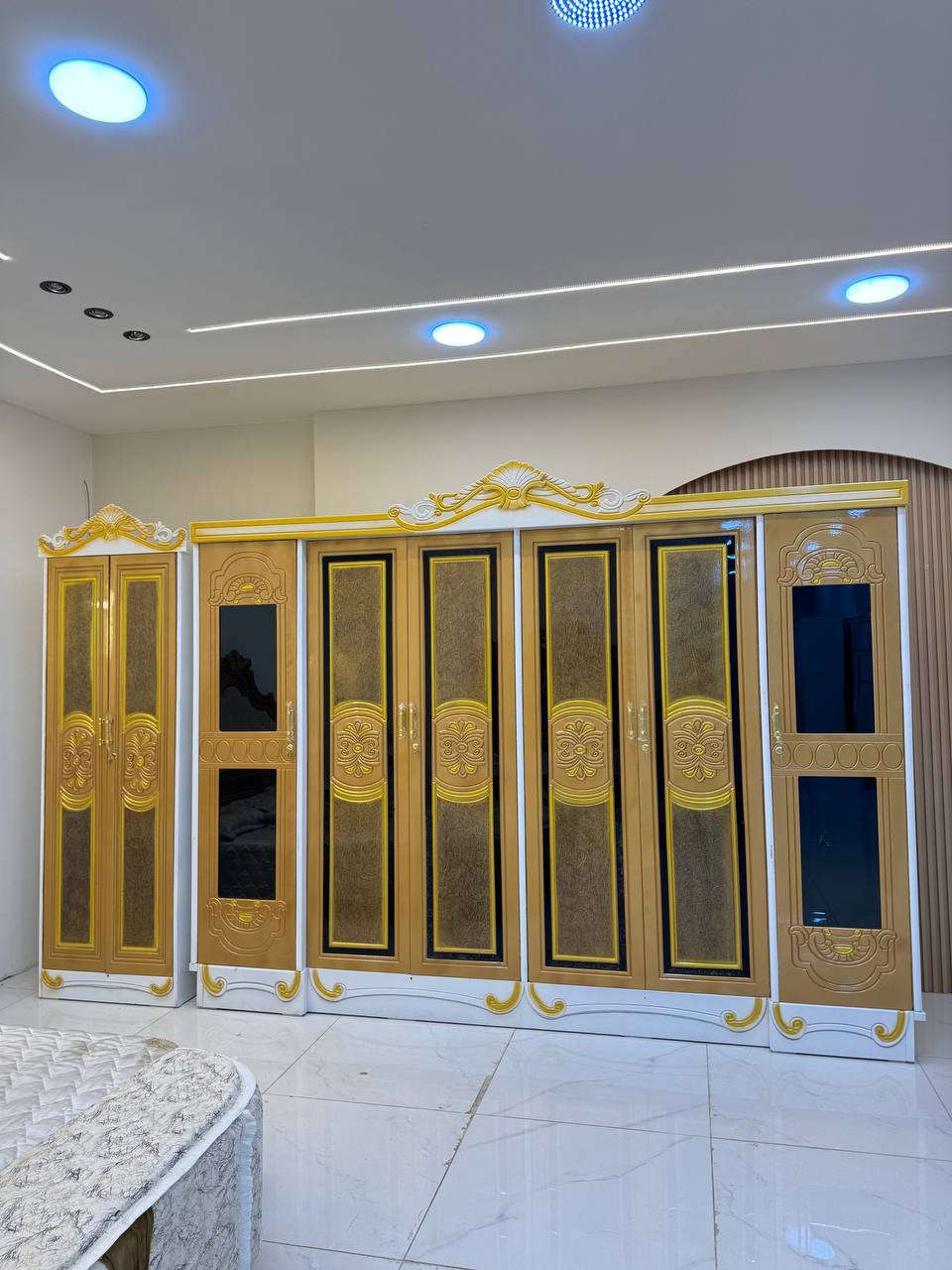 السعر // مليون فقط 😍
🔅تفاصيل الغرفة المرمري  ....

 خارج ٤ملم ام دي اف 🔺
وداخل معاكس ٣ملم 
صبغ حراري  درجة اولى 

عدد القطع  ٧ قطع 😍
🔺1 //جرباية  قياس  ١٦٠ × ٢٠٠ 
🔺//ميز جانبي ايسر قياس ٥٠
🔺2// وميز  جانبي  قياس ٥٠
🔺3// زاوية ارتفاع مترين عرض ٨٠
🔺4// وميز بلازمه  
🔺5//وميز مراية ارتفاع مترين عرض ١٢٠
🔺6// وكنتور ٦ باب  ارتفاع مترين و١٥ طول ٣ متر و١٥

القطعه الثامنة حسب الطلب شازلون
سعرها ٥٠ الف ❤️

(توصيل مجاني مركز بغداد )
التوصيل يشمل الشد مجاني 🔥
(اطراف ٥٠)
باقي المحافضات حسب البعد
شازلون سعرها ٥٠ الف
شازلون مخزن ٧٥ الف


**إذا كنت صاحب هذا الإعلان وتريد حذفه لأي سبب، رجاءا أرسل رسالة إلى الدعم الفني**