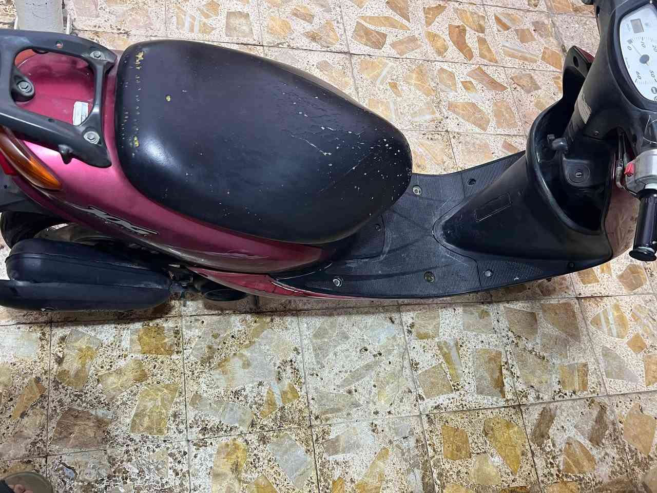 دراجه عصفوري لبيع
ناصريه مركز 
سعر ٣٥٠ الف بيها مجال قليل 
كهربائيات هندر سلف كلها شغاله مانقصها شي 
*********** استفسار
