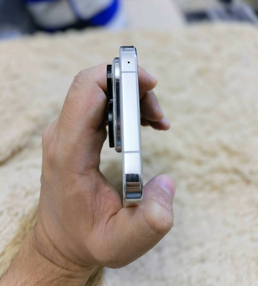 هواوي بورا 70 ذاكره ٢٥٦
نظافه 100 % كامل ملحقات الاصليه
يدعم كامل خدمات كوكل 
السعر 600 ماعندي توصيل 
مكاني بغداد
