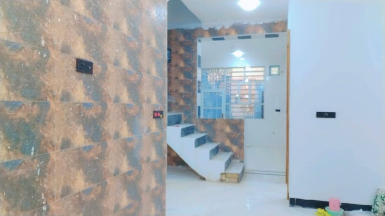 بيت 170 متر للبيع على شارع عرضه 20 متر طابو زراعي سند 25 قرار محكمه والسعر 78 مع المجال العنوان النجف شارع كربلاء نجف عمود 105 مقابيل جسر الشهداء للاستفسار*********** اتصال واتساب
