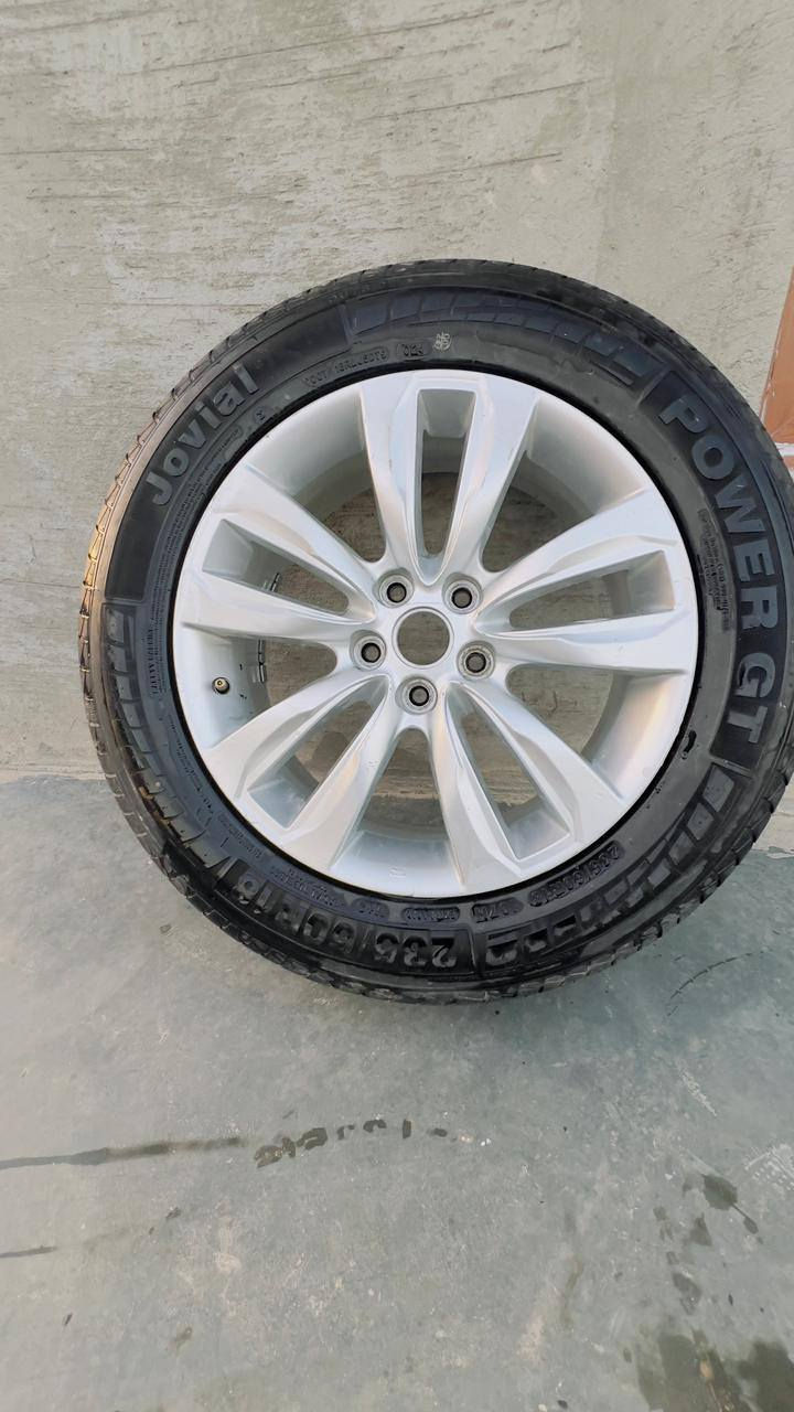 سلام وعليكم شباب ويل وتاير حجم ١٨  قيم بل يرضي الله وبلخير عليك
***********
