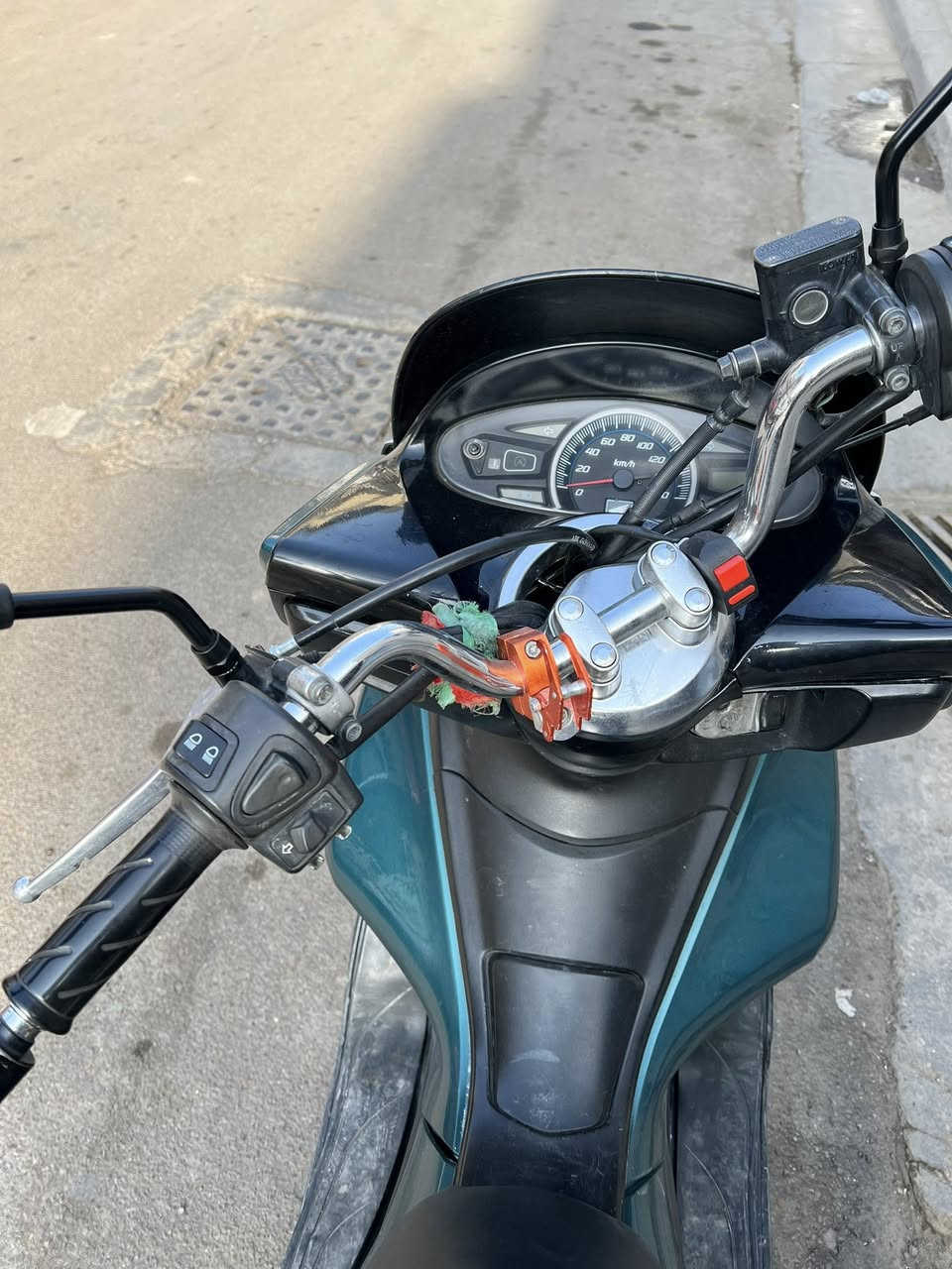 السلام عليكم للبيع دراجه بي سي اكس جيل الاول ياباني
مكينة 150 
دراجه خير من الله السعر مليون و 250 وبيه مجال  مكاني بغداد الكرخ ***********
