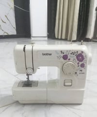 عندي هذه المكينه الخياطه  ودوشمه سياره   للبيع  وسعر مناسب    وتفاصيل ...