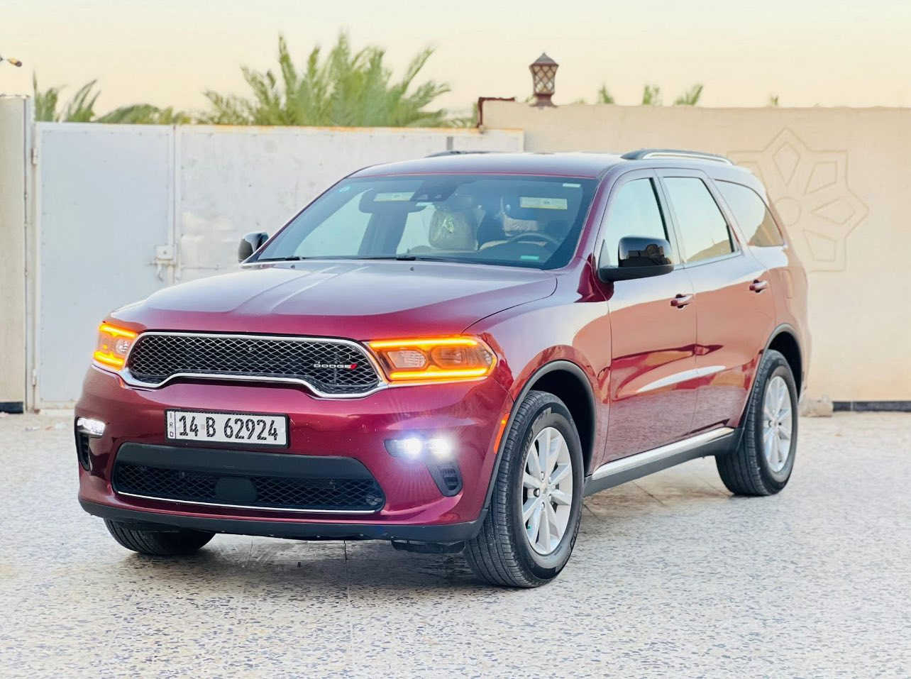 ﷽
سلام عليكم 
دورنكو 2023 
 SXTرقم بصره دولي باسمي
حادث بنيد ودعاميه بدون تبديل فقط صبغ7راكب ماشيه 40،000
موصفات خارجيه:
حساسات خلفيه
حساسات اماميه
مصابيح زنون
انوار نهاريه 
مرايا كهربائيه 
إطار احتياطي 
هوك خلفي 
______________
مواصفات الداخليه :
لون الداخلي مغلفه بيج 
مانع انزلاق 
حساس ضغط الاطارات 
دفلوك 
نظام تعليق رياضي
ابل كار بلادي 
شاشه لمس 
فرامل ABS
كاميرا خلفيه
مثبت سرعه 
رادار امامي خلفي 
اوامر صوتيه
بلوتوث
تنبيه الاصطدام الامامي 
تنبيه نقطه العمياء 
_____________
السعر:290وبيها مجال
مكان السياره:البصره-الزبير
الهاتفـ***********
