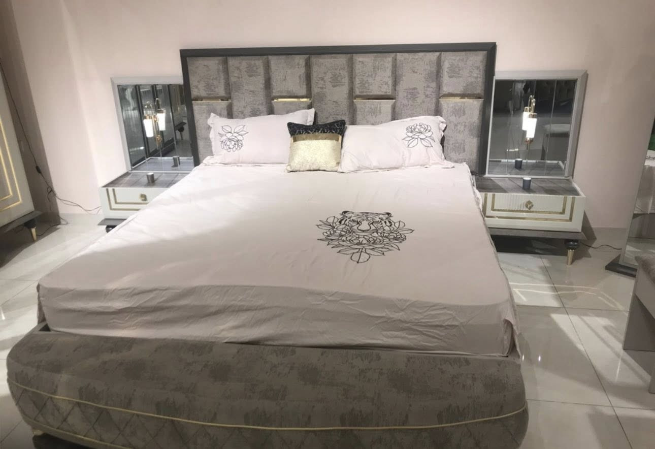 للبيع تركية درجة اولى مشتريها بسعر 2000 دولار استخدام قليل جدا السعر 1200 دولار للاستفسار ***********
