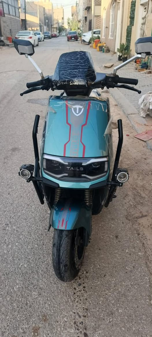 بيعه مستعجله
دراجه الوحش (TAiLG) 
موديل2026 وحش المسافات والوزن 
8 بطاريات 
ماطور 2500W ثلاث سرعات سرعة 70-80 km حقيقي 
بريكات امامي خلفي ديسك 
دبل دبلات امامي خلفي 
درع كامل مع جك نصفي و جك كامل 
دبل إشاره مع أربعة أشاير 
منفذ شاحن هاتف 
رماش عالي ناصيي 
كشن تطريز جلد 
دبل مفتاح 🔑 للصندوق 
مع الشاحنه الاصليه مع صندوق كبير خلفي  مع بصمتين للتشغيل
السعر 1300 الف استعمال 10ايام الدراجه بحالة الوكاله وبالضمان سنه كامله مع رفق صورة  العقد 
مكان حي السلام واتساب
***********
ملاحظه/سعرها الوكاله ١٦٠٠ ورقم صاحب المتجر امامك بالعقد. والضمان سنه
