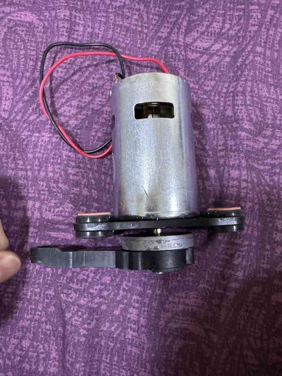 ماطورات ثنين شغالات وسريعات كلش هنة بل اصل مال اجهزة تدليك بس يشتغلن لغير استخدامات وبيهن قواعد تثبيت ليفيدنة يراسلني ومنختلف


**إذا كنت صاحب هذا الإعلان وتريد حذفه لأي سبب، رجاءا أرسل رسالة إلى الدعم الفني**