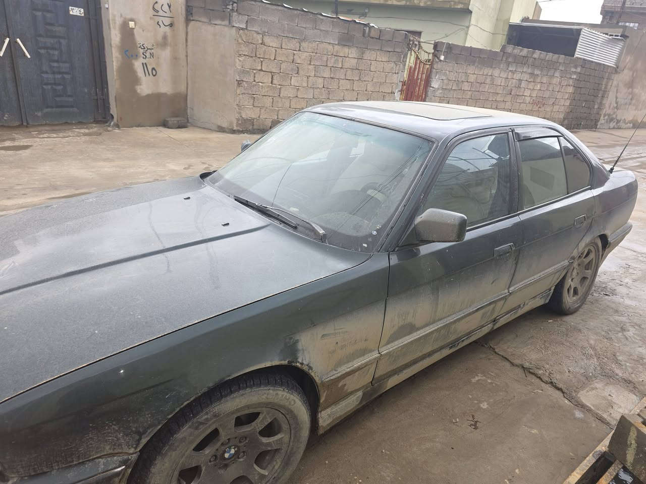 BMW535 مفتوح
صبغ جماليع مبدل قبغ صندوك فقط
طخم صدر جديد
رقم الماني صاحبها بيجي
شرط التحويل
لون زيتوني
كرهبائيات كامل
جامات كهرب
السعر 40 
عليها 3 ورقات غرامه تنزل من السعر
***********/واتساب
