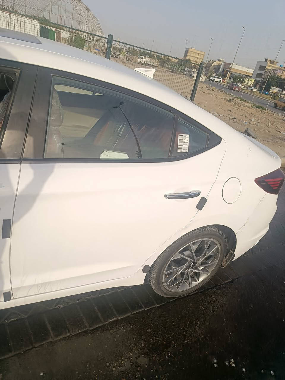 سلام عليكم السعر ١٤٧ ورقه  سياره خير من الله سونار منشور  وآل سونار  يضلم لأن الصبغ كد شبر بالباب والبنيد شي قليل ***********
١٣٠ ماشيه  بسمي المكان بغداد البياع
