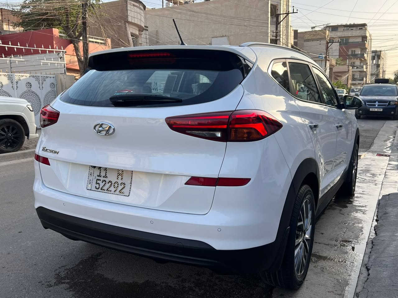 توسان خليجي 2019 محرك 2000 دوش رقم بغداد سيارة فول مواصفات عدا الفتحة بصمة سايد بريك بالرجل دبل كشن كهرباء داخل جلد مود درايف شاحن لاسلكي تحكمات قطعتين تبريد كاملة بدون نقص ماشية 100 مكفولة من الضربة والحادث بيها قطعة وحدة صبغ اثر شخوط وتقشير العنوان بغداد المنصور هاتف *********** 
السعر 178 بيها مجال بسيط
