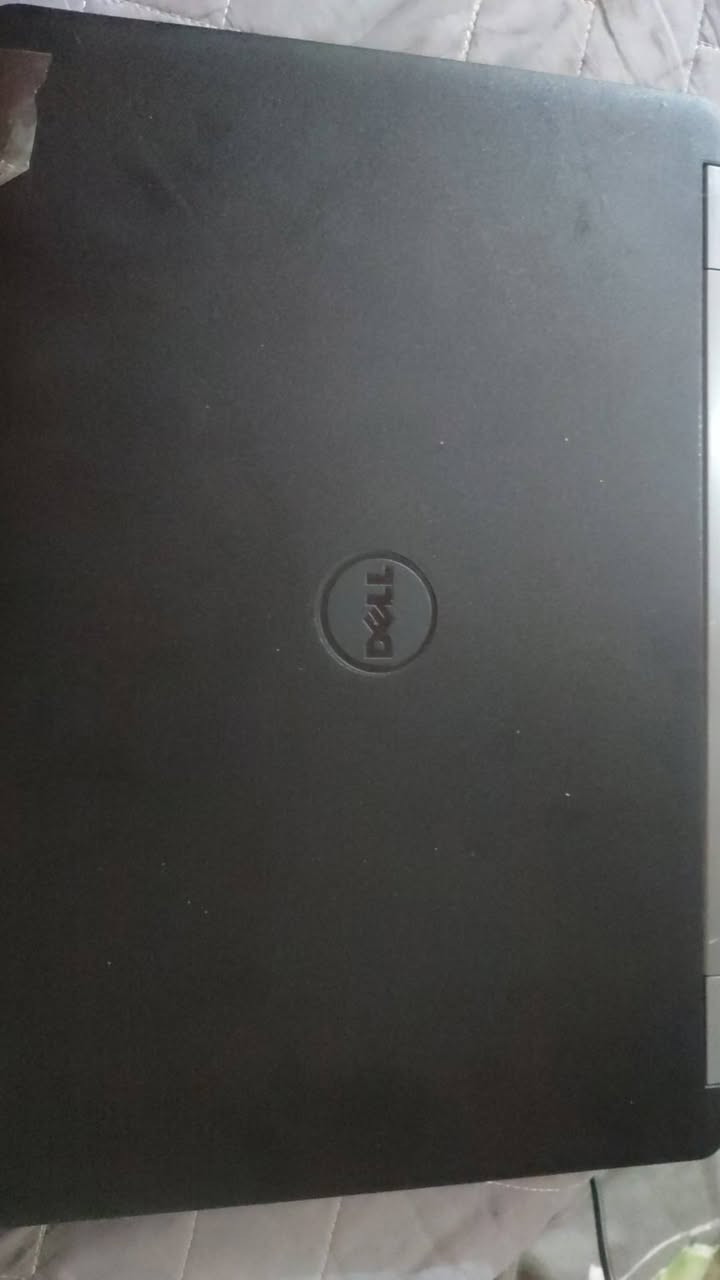 لابتوب Dell للبيع بحالة جيدة جداً
• المعالج: Core i5 الجيل السادس
• الرام: 8GB
• الخزن: SSD 256GB سريع
• الشاشة: 15.6 إنج LED Full HD
• البطارية: تدوم  3 ساعات واكثر 
• مناسب للدراسة، الانترنت، الأوفيس والبرامج اليومية
السعر: 250 ألف دينار وبيه مجال


**إذا كنت صاحب هذا الإعلان وتريد حذفه لأي سبب، رجاءا أرسل رسالة إلى الدعم الفني**