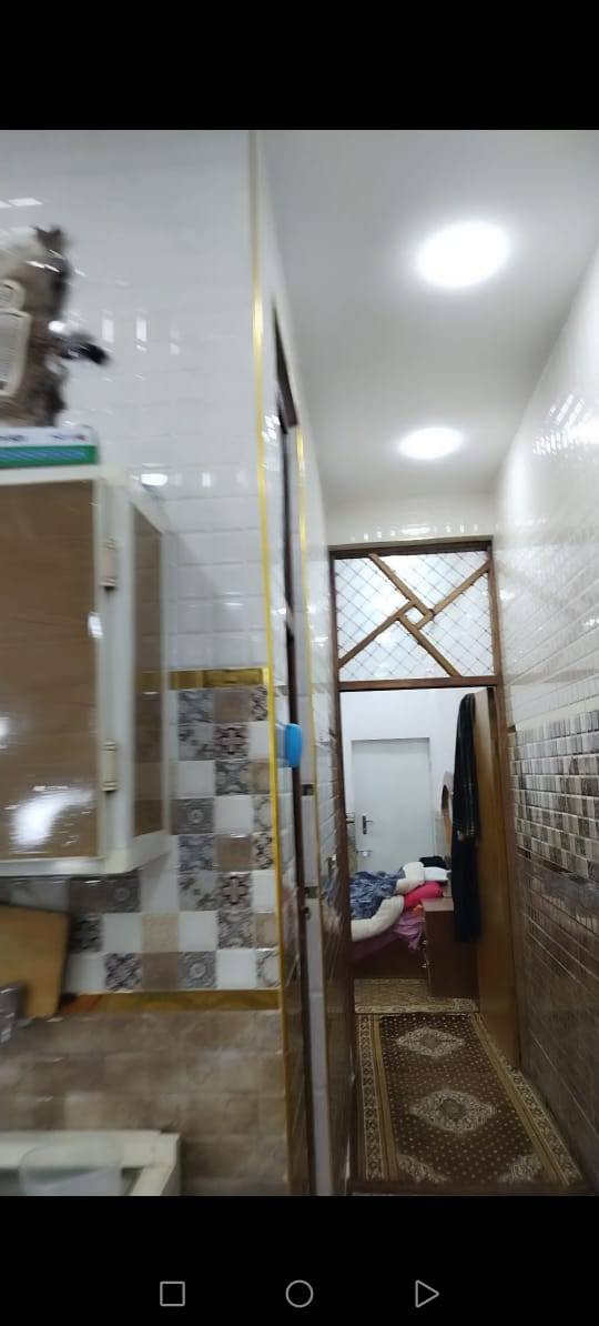 دار للبيع المساحه ١٠٠  متر +٣٥ متر فضله  الواجهة ٤ متر
البناء ١٠٠ متر   طابقين  غرفه وحده فوك وصاله والثالث بيتونه وسطح. .    و ٣٥ متر فضله واقع حال بناء حديث
درجه اولى كما موضح بالصور والمقطع الفيديو 
السعر حاضر ١٦٠ مليون
بيع على المبادره     للمصرف العقاري. 

اذا كان البيع على المبادره من المصرف العقاري
العنوان الشعب الديوان قرب شارع ٢٥
للاستفسار الاتصال *********** جاسم عريبي
*********** محمد جاسم عريبي 
عبر الواتساب متوفر
