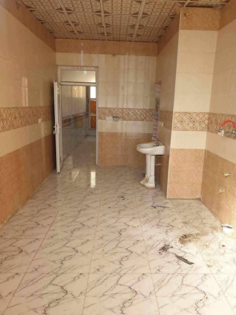سعر الايجار 300 الف مع ماء وكهرباء وخط مولدة  #شـقـــة_للايــجـــار 📍 الموقع: حي الجزائر قرب ماكولات تشرين  
تحتوي ع غرفه وصاله ومطبخ وصحيات..
———————————————————
🔺#للاستفسار مراسله الصفحه


**إذا كنت صاحب هذا الإعلان وتريد حذفه لأي سبب، رجاءا أرسل رسالة إلى الدعم الفني**
