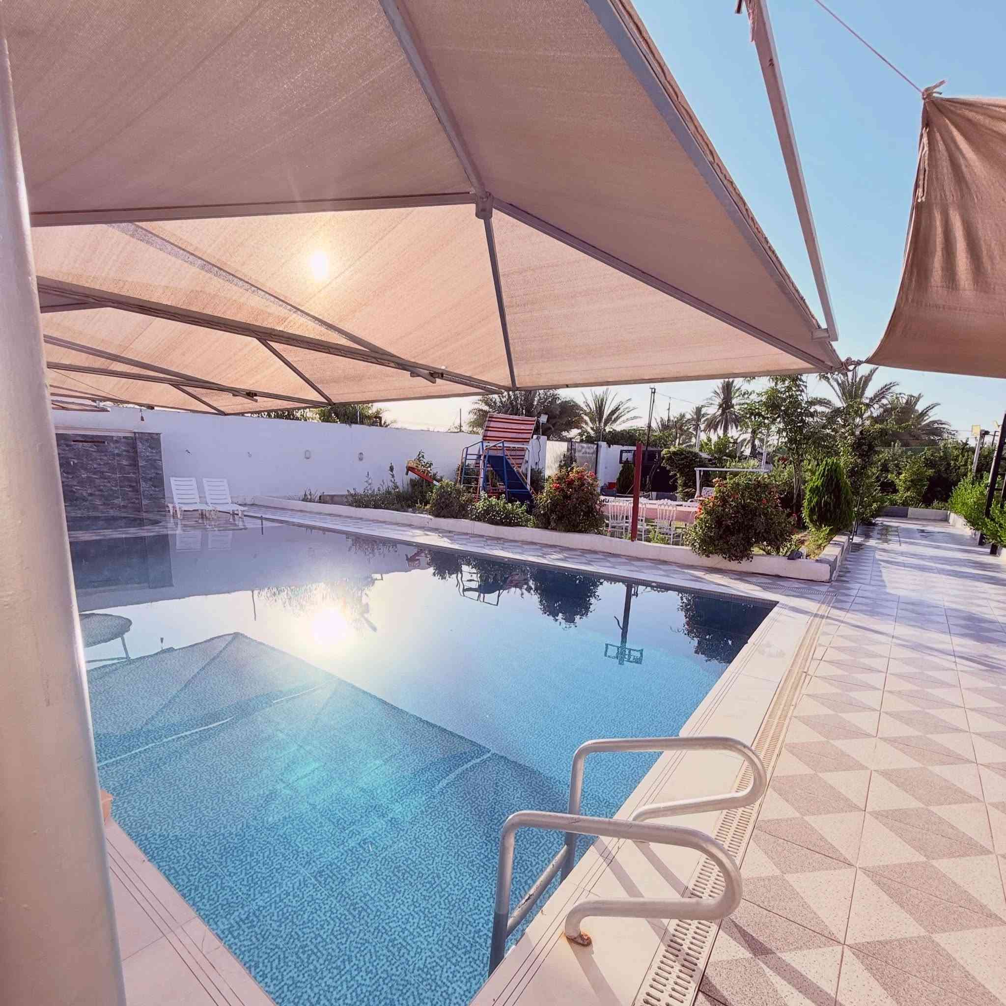 الثقه عنوان مزرعه عشق اختياركم لأفظل 
مساحه المزرعه 2000م
المسبح 🏊‍♂️
طول 12 *6 
عمق المسبح من 150 إلى 185 
مسبح للأطفال 🔴قطر 4م 
عمق 70 
إضافه جلسه  مأيه +شلال 
حدائق عدد2
جلسه عربيه خارجيه 
مع مجموعه جلسات خارجيه 
صحيات خارجيه🚾 شرقي + غربي 
باربكيو 🔥🔥
مجهزه بالكامل 
مجموعه العالب الشباب 
بليارد 🎱فيشه ⚽️منظده🏓
مع مجموعه ألعاب لأطفال 
داخل المزرعه 
غرف عدد 2 
صاله كبيره 
مطبخ مجهز بالكامل 
مكبرات صوت داخليه 
المزرعه مكيفه بالكامل + مولد اوتو 
ملاحظه ((تغير الماء بعد كل حجز ))
للحجز والاستفسار تواصل واتساب ***********

