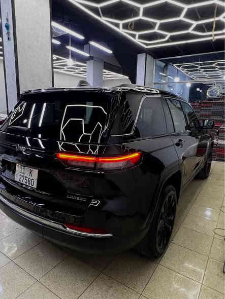 جيب 2022 كراند شيروكي بتره مو طويله  لون اسود صدفي  رقم بغداد حادثه سرقه جاملغين وبنيد وراجعات بلاد بدون قطره صبغ هنا بيه طخه بسيطه بين باب السايق والباب الخلفي نصبغت باب السايق والباب الخلفيه نفس الون مجرد كلير لان لونه صدفي بدون ايرباك لغود شواصي كله كفاله من الشخط مكينه 3600 مكفوله من كلشي برغي ممفتوح بيه سياره من كلشي مكفوله مكينه كير صدر تخم تاير جديد ماشيه 60 مواصفاته تشغيل عن بعد كامرا خلفيه رادار خلفي تحديد مسار رادار امامي رادار بالمري فور ويل ستيرن تدفئه هندبريك بصمه كشنات تدفئه قطعتين تبريد اطفاء السياره ذاتي بالازدحام خمسه راكب رقم بغداد بااسمي شرط التحويل لايت زنون سياره جاهزه من كلشي الف متصرف عليه عارضه 270 وبيه مجال مكاني بغداد حي الجهاد بيع فقط *********** مصطفى بغداد
