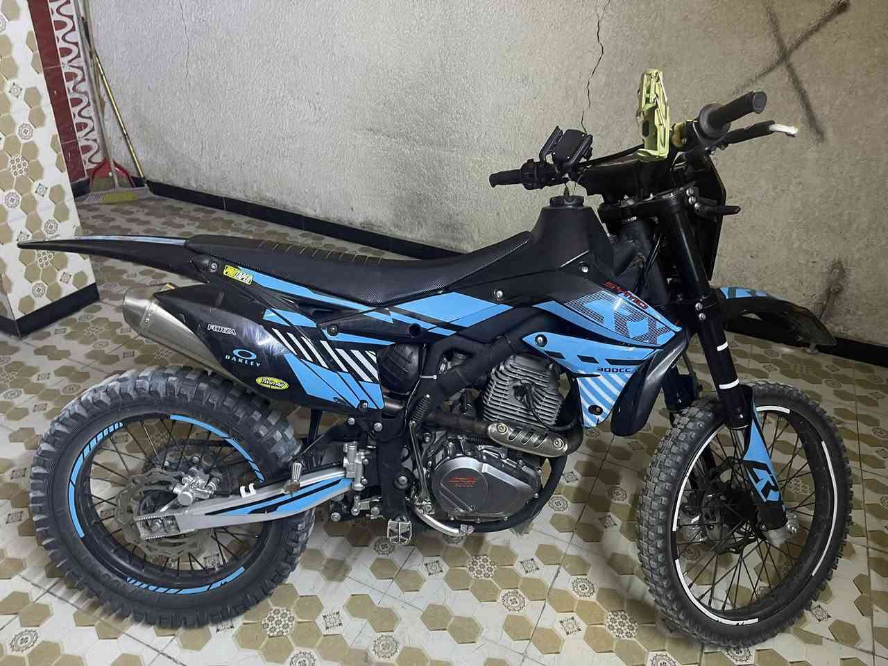 قفاز للبيع 1600 وبيه مجال تفاصيل خاص
عنوان بغداد:

رقم هاتف :***********
