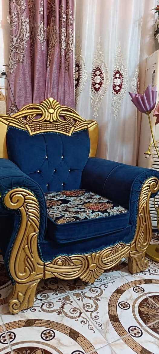 سلام عليكم تخم ملكي تفصال 10 مقاعد نضيف جدا لبيع مكان بغداد التاجي تصال على الرقم *********** اي
