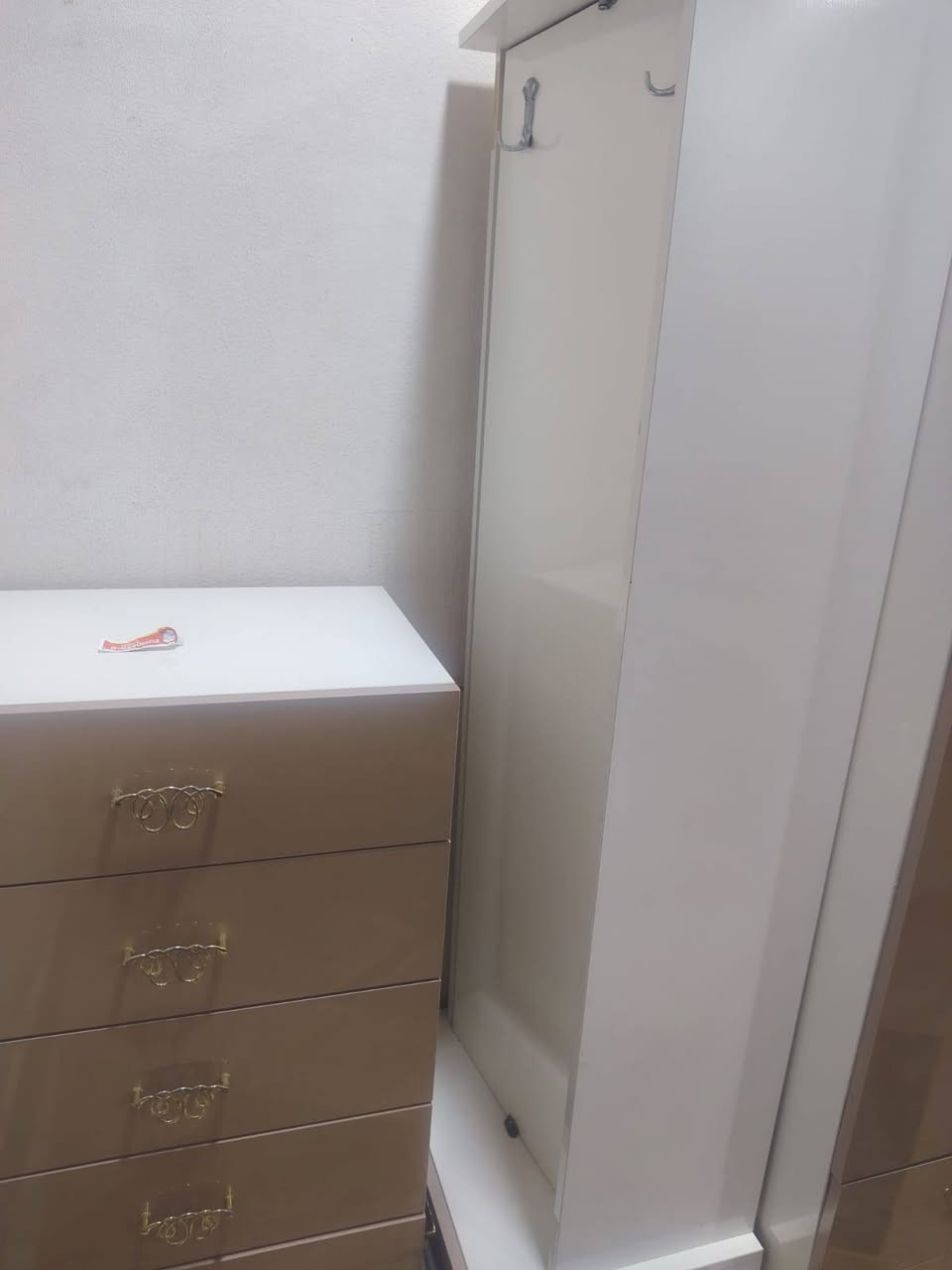 غرفه تركيه معه دوشك سعر 750 في معرض ومزاد الثقه قرب مجسر ***********
