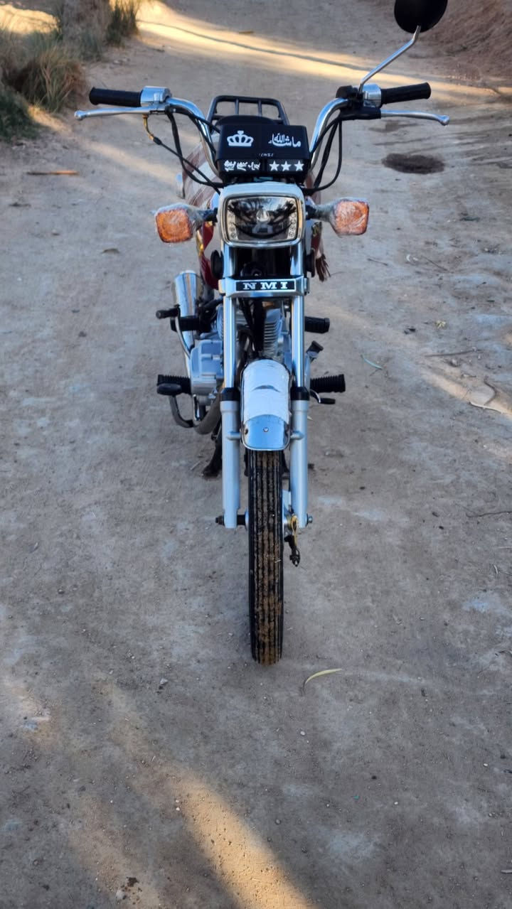 السلام عليكم نامه شلامجه اصلي كلك 2022كفاله عامه دراجه جاهزه من كلشي كهربائيات كامله مبدل بيه ولفات السعر 500وبيه مجال حك الجيه كربلاء طوريج 
***********
