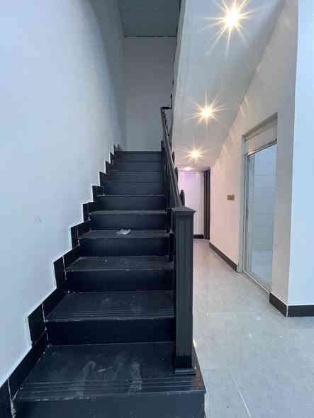 بسم الله ما شاء الله 🪬
دار سكن ( تحفة معمارية )
البناء حديث وخارطة مميزة وموقع جداً راقي
…….
#المساحة :: 200م ( 10 * 20 ) 
#العنوان :: إبي الخصيب - طريق سيد حامد 
قرب مدينة الأندلس السكنية - موقع مميز 
#طابو_صرف_زراعي_عراقي_💯💯
…….
#يحتوي :: كراج واسع أستقبال صحيات خارجية
حديقة مطبخ صالة مناور عدد 2 صحيات داخلية
غرف منام عدد 2 نظام سويت .
#كل_مايحتاجة_المشتري_من :: مغاسل - كيزر 
ماطور نظام بوستر -خزانات ماء .
……..
#الخدمات :: ماء كهرباء شارع تبليط 10م مدارس
منطقة جداً راقية والبناء منظم ومميز 
…….
شغل البيت من الدرجة الأولى #شرط_الضمان .
…….
#السعر_المطلوب ::: 115 مليون قابل للتفاوض 
…….
#للأستفسار:: أتصال - واتساب 
***********
…….
كما عودناكم على أستقبال جميع العروض العقارية
