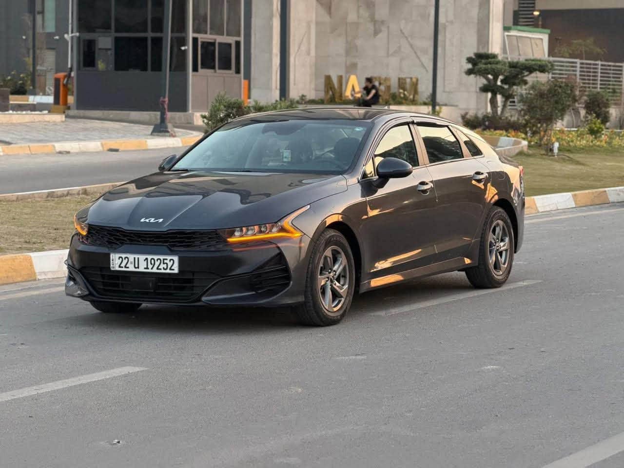 K5 موديل 2023
للبيع K5 وارد امريكي موديل 2023

حادث جاملغ امامي يمين مع باب

شواصي لغود راديترات كلها مكفولة على وضع الشركة

محرك كير مكفول

***********
سعر    150 ورقة 

بصمة تشغيل وابواب بصمة وتشغيل عن بعد 

محرك 1600 تيربو 

رادار نقطة عمياء تحديد مسار توقف ذاتي

رقم اربيل الجديد فحص وهزة جديد 

مكان السيارة بغداد الكرخ قرب شارع مطار بغداد الدولي 

***********
